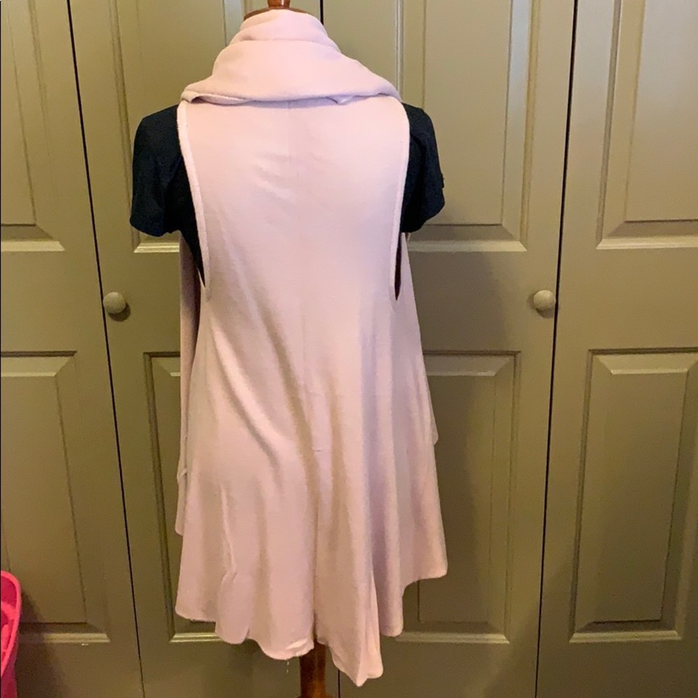 Pink flowy vest - Picture 2 of 2